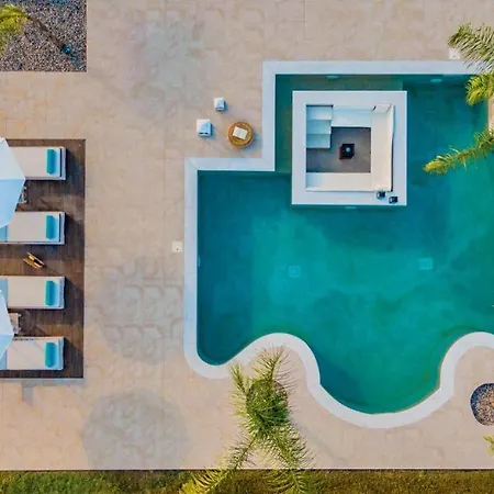 Villa Shangri-la Sarakinádhon