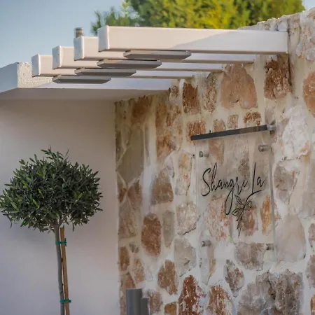 Shangri-la Villa Sarakinadhon